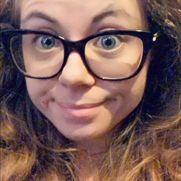 Meet your Posher, Breanna - Picture 2 of 2